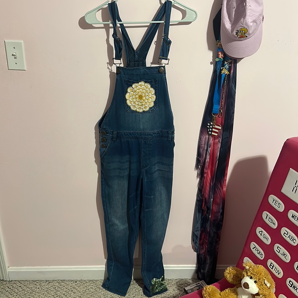 Celebrity pink jeans size medium dark wash women’s overalls with patchwork